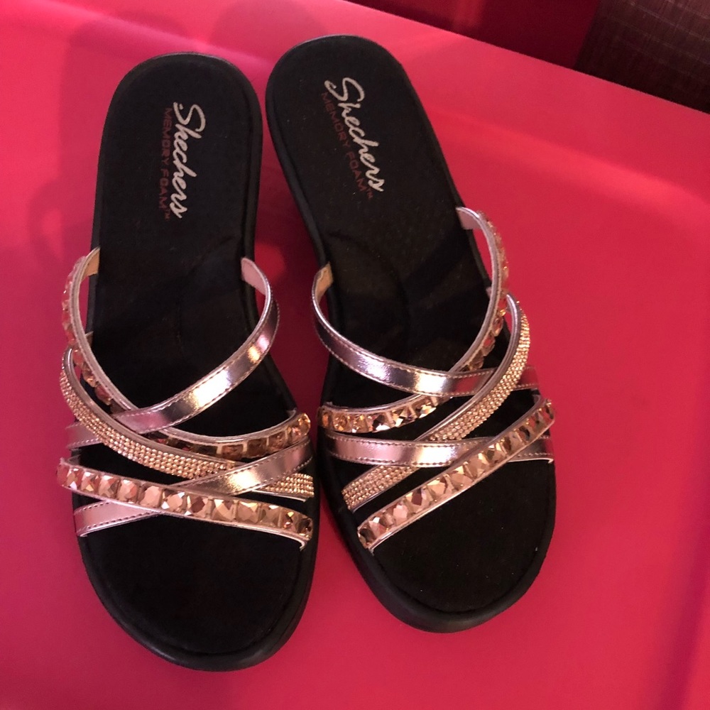 Skechers memory foam sandals size 9.5. Rose Gold!